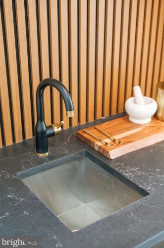 2302 Gordon St, Philadelphia PA 19132-4631 exterior