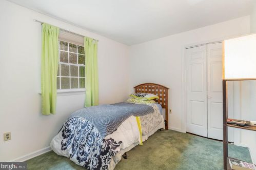 102 Suncrest Rd, Lancaster PA  17601-4834 exterior