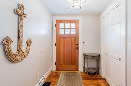 46 Crescent Ave, Niantic, CT 06357-2916