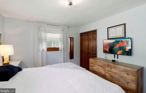 841 Cedar Ave, Tavistock NJ 08033-1011 exterior