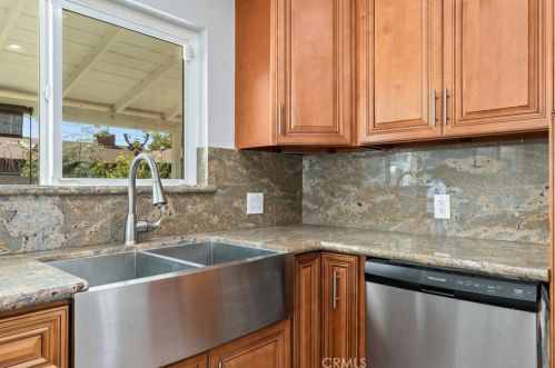 8188 Sherwood Pl, Riverside CA  92504-3440 exterior