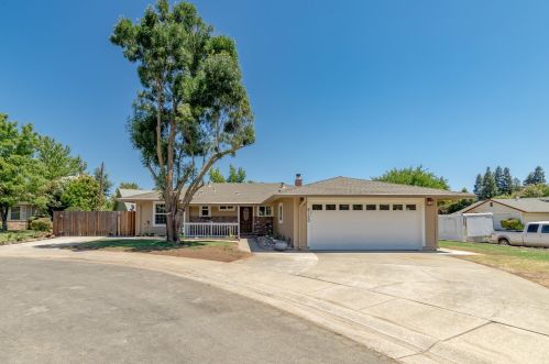 6100 Woodoaks Ct, Citrus Heights, CA 95621-6127