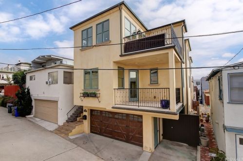 320 33rd Pl, Manhattan Beach, CA 90266-3820