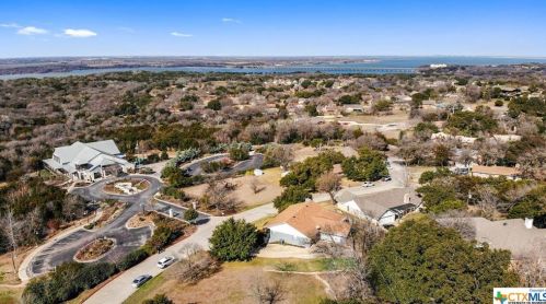 1117 Wood Valley Dr, Waco, TX 76712-2338