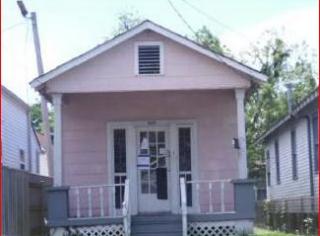 820 Derbigny St, Gretna, LA 70053-6120