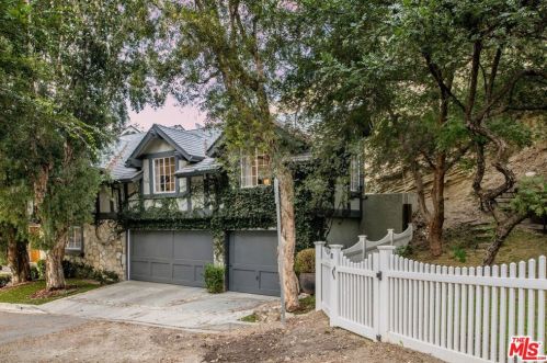 3818 Benedict Canyon Dr, Van Nuys, CA 91423-4624