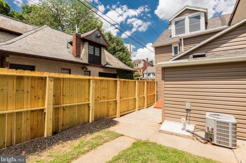 328 Walnut St, Lancaster PA  17602-2404 exterior