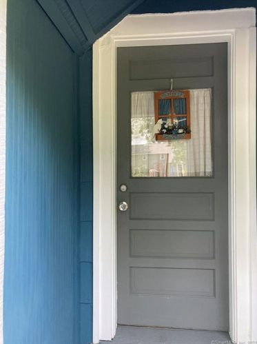16 Maple St, East Hampton, CT 06424-1108