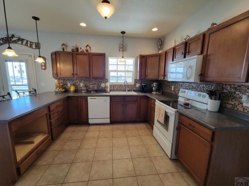 1132 Shenandoah Dr, Pueblo CO  81007-6417 exterior