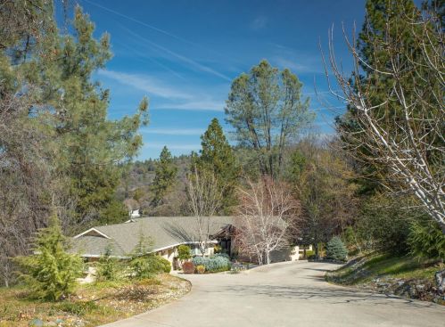 10601 Mountain View Ct, Grass Valley, CA 95949-9055