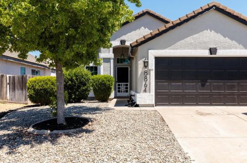 8864 Apricot Woods Way, Elk Grove, CA 95624-1228