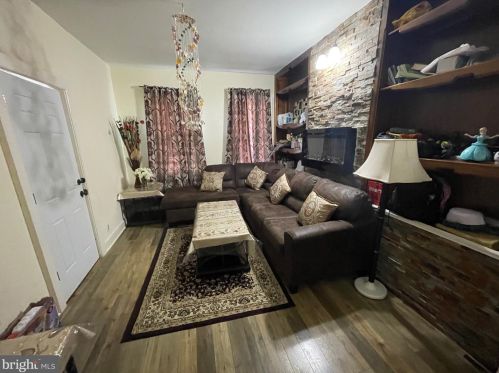 242 Conover St, Burlington, NJ 08016-1307