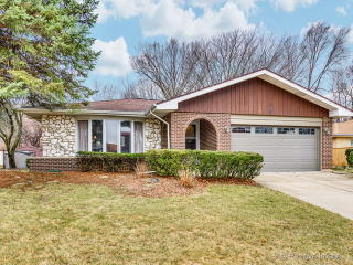 1440 Schramm Dr, Westmont, IL 60559-3005
