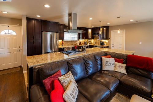 454 Dutchess Ln, Hayward, CA 94544-7502