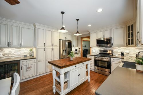 885 Chatham Dr, Carol Stream IL  60188-2979 exterior