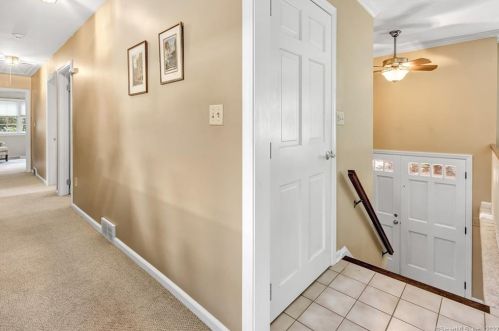 2 Cynthia Ln, Huntington, CT 06484-2107