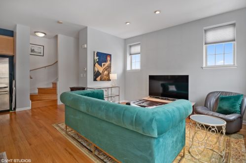 3260 Washtenaw Ave, Chicago, IL 60618-5971