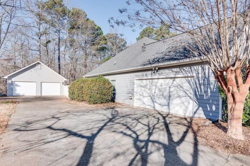 395 Oakland Cir, Mcdonough, GA 30253-6496