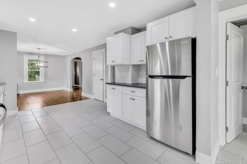 198 Meadow St, Huntington CT  06484-2265 exterior