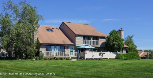 31 Cotswold Cir, Tinton Falls, NJ 07712-2644