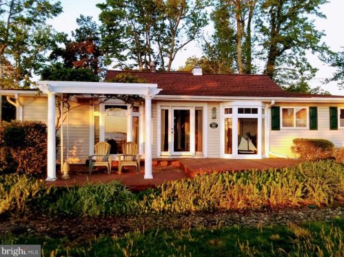 1625 Winters Ave, Shady Side MD 20764-9718 exterior