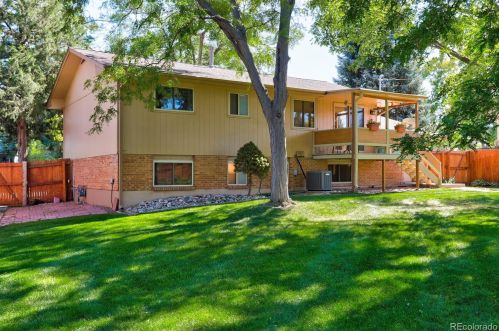 6917 Spruce Dr, Englewood CO 80112-1229 exterior