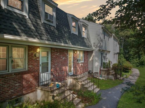 26 Olde Country Village Rd, Londonderry, NH 03053-3817