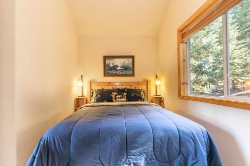 11896 Rhineland Ave, Truckee CA  96161-7070 exterior