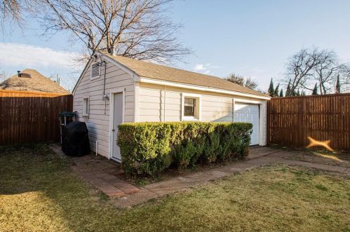 4244 Cresthaven Rd, Dallas TX  75209-3010 exterior