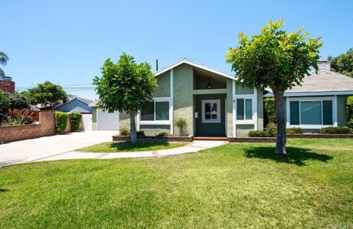 8401 Comolette St, Downey, CA 90242-4433