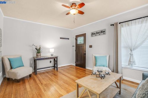 1567 Plaza Dr, San Leandro CA  94578-1968 exterior