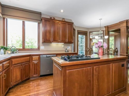 3817 Bridgewater Dr, Saint Paul MN  55123-2526 exterior