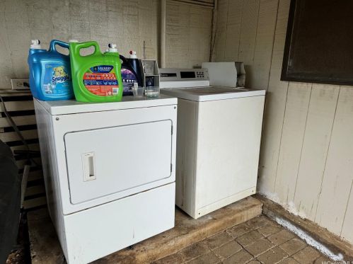 3877 Claudine St, Honolulu HI  96816-4333 exterior