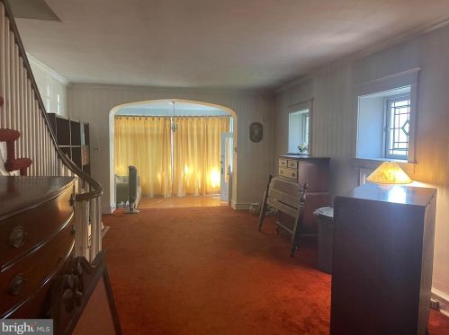 6526 6th St, Philadelphia, PA 19126-3807