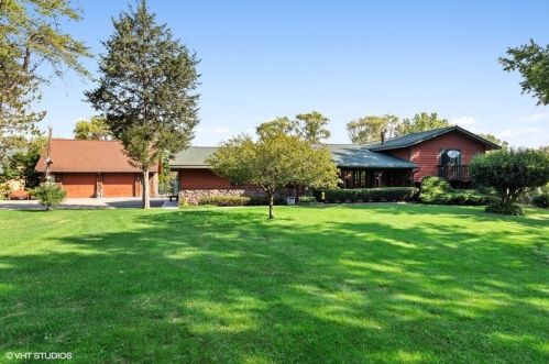 8204 Howe Rd, Bull Valley, IL 60097-8951