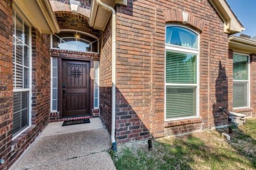 2705 Scarborough Ln, Carrollton TX  75006-2626 exterior