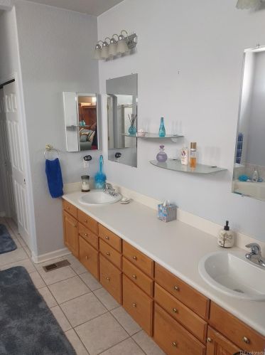 2668 Troy Ct, Denver CO 80011-6641 exterior