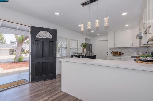 1344 Sherwood Dr, Concord CA  94521-3350 exterior