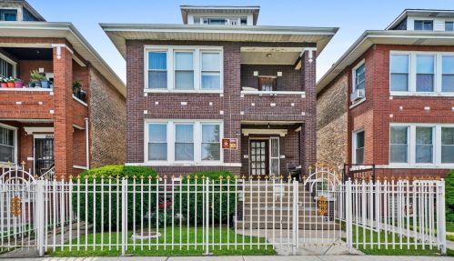 5608 Whipple St, Chicago, IL 60629-2425