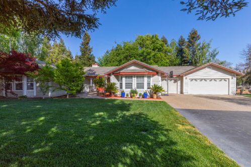 9159 Bradshaw Rd, Elk Grove, CA 95624-9420
