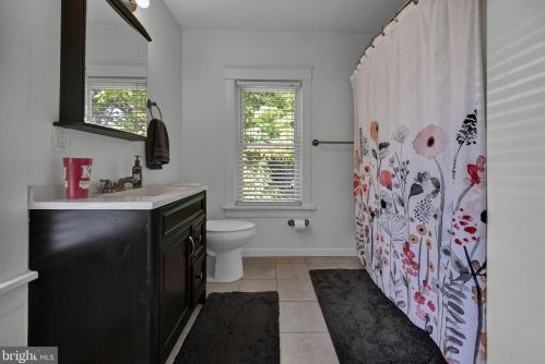 1504 Carlisle Pike, Hanover PA 17331-8820 exterior