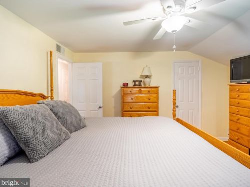 8408 Chippewa Rd, Philadelphia PA 19128-1206 exterior