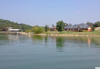 538 Riverchase Ln, Dandridge, TN 37725-8202
