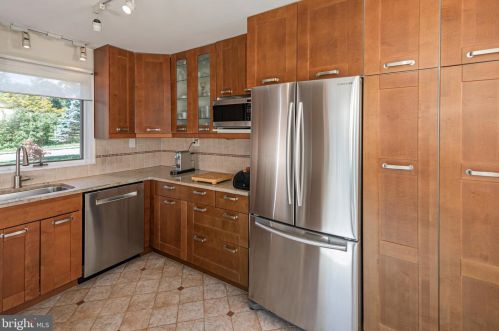 151 Snowden Ln, Princeton NJ 08540-3917 exterior