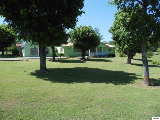 806 Hodges Ln, Pigeon Forge, TN 37876-1910