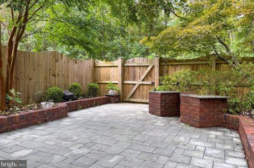 6025 Liberty Bell Ct, Springfield, VA 22015-3369