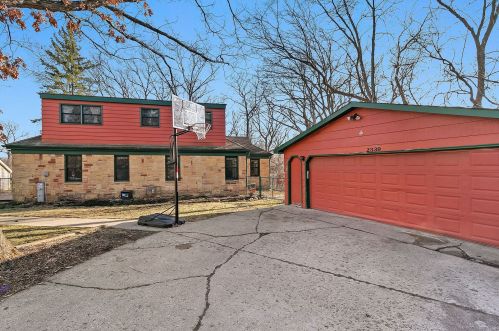 2339 Bonnie Brook Ln, Waukegan, IL 60087-2848