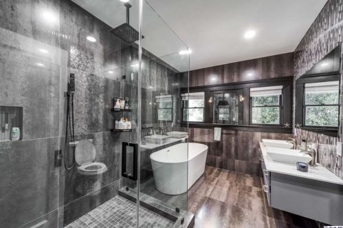 1616 Wabasso Way, Glendale CA  91208-2441 exterior