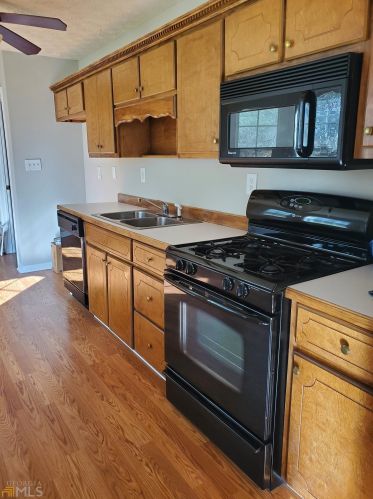 31 Mcgiboney Rd, Porterdale, GA 30016-4383