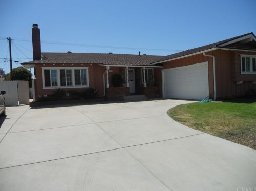1203 Christina St, Santa Maria, CA 93454-2915